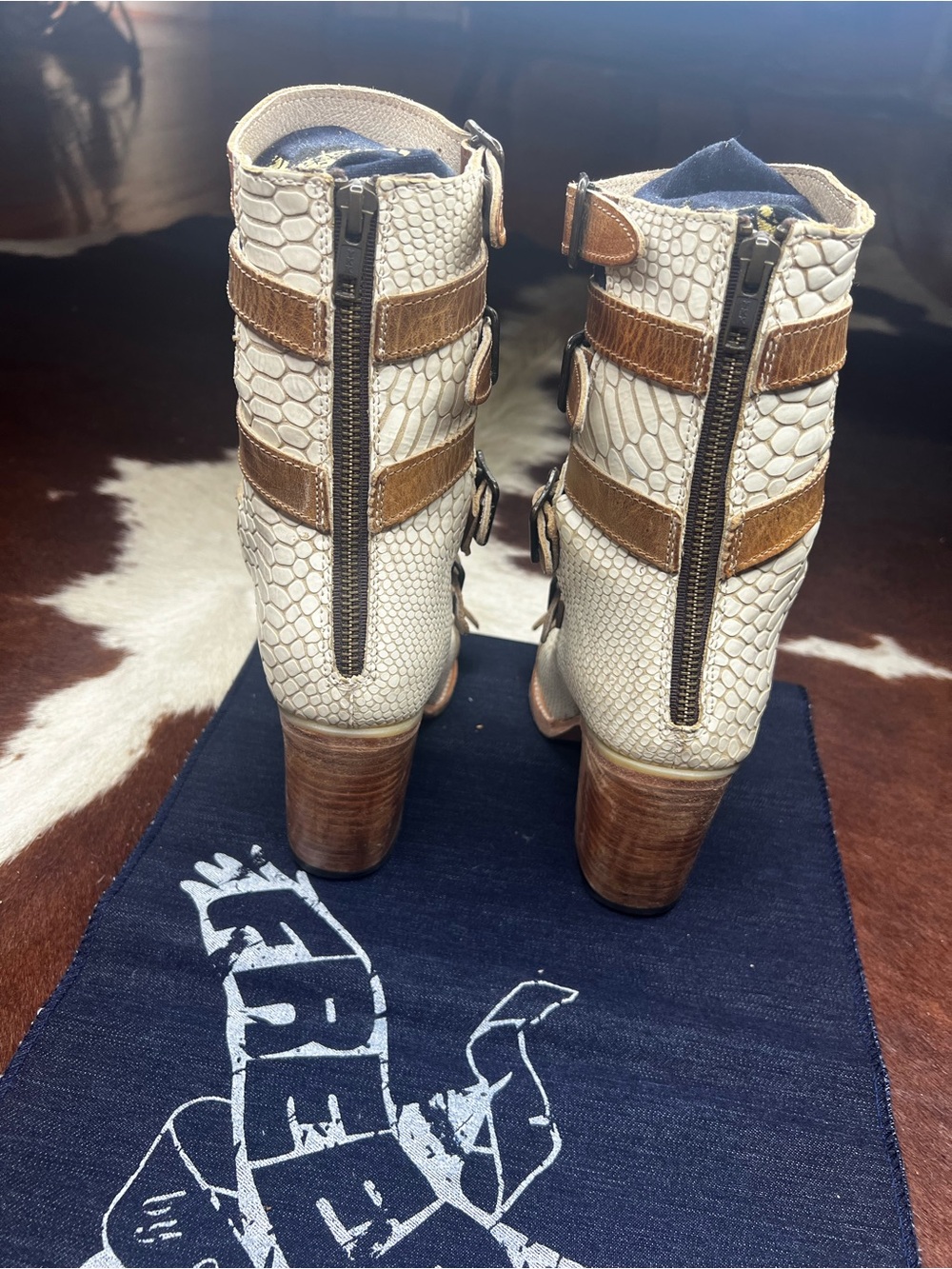 Freebird by Steven White Snake Sandal Gladiator Style Size 8 - Picture 6 of 15